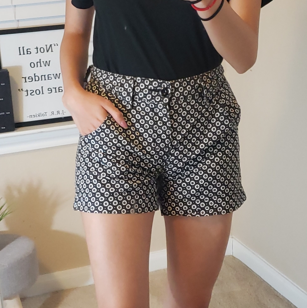 Cute blackandwhite print shorts